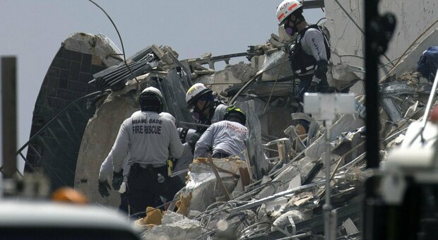 Palazzo crollato a Miami, ancora 159 dispersi. «Non abbiamo trovato nessuno»