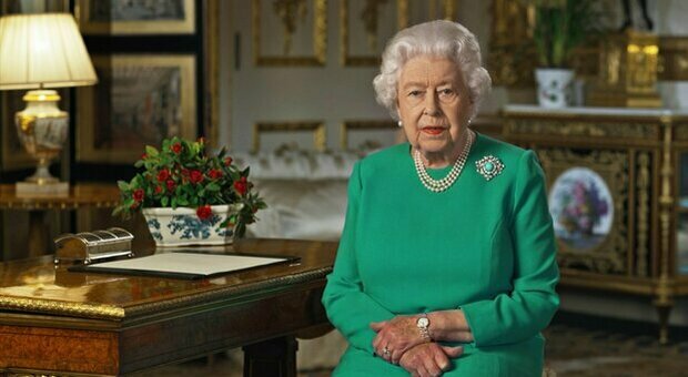 Regina Elisabetta cerca un giardiniere, da Windsor l'annuncio: paga da 19.500 sterline l'anno