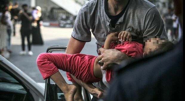 Striscia di Gaza, raid israeliano, Hamas: «Fra i sette morti anche una bimba di 5 anni». Israele: «Uccisi almeno 10 terroristi»