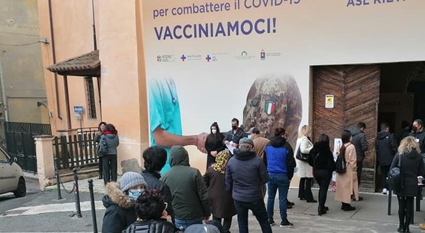 Alla Verdirosi in 350 per il primo Open day dell'anno con vaccino Moderna, il 25% per la prima dose