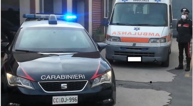 Treviglio, donna donna spara in strada a una coppia di vicini di casa, lui è morto e lei è gravissima: dramma a Bergamo