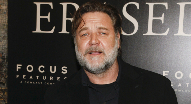 Russell Crowe piange la morte del padre sui social: «Era il più gentile tra gli uomini»