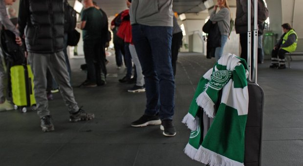 Roma, ultras Lazio accoltellano due tifosi del Celtic in Centro