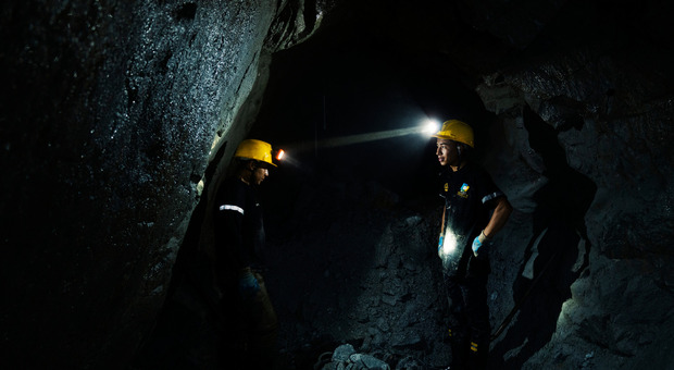 Banca Generali, con il fotografo Guindani in Colombia per scoprire le condizioni di lavoro nelle miniere d’oro