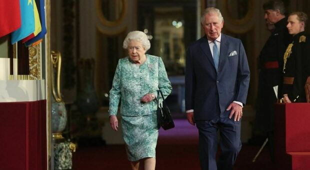 La regina, Carlo, William e Kate si riuniscono per boicottare la BBC e il documentario sugli scontri nella Royal Family