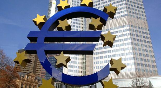 Eurozona, economia si contrae ancora. Pesa maggiore pressione sui prezzi