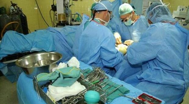 Morto dopo l'intervento di protesi all'anca, tre medici sotto accusa