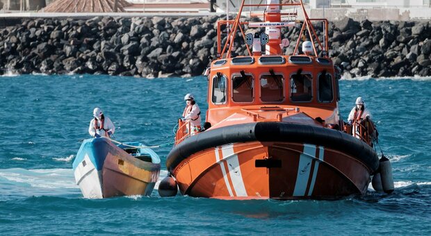 Migranti, nuova tragedia: 50 morti in un naufragio al largo della Libia