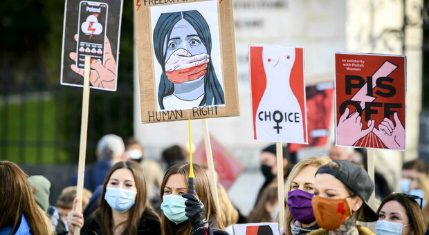 Aborto in Ungheria, la stretta di Orban: le donne dovranno ascoltare il battito del cuore del feto. Esulta l'estrema destra
