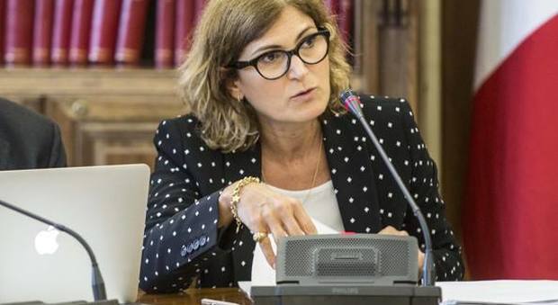 Roma, Silvia Scozzese si dimette. Lemmetti: «Raggi gestisca debito»