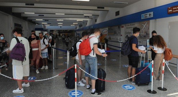 Covid, cancellati i voli Ryanair all'aeroporto di Pescara: «E' una doccia fredda»
