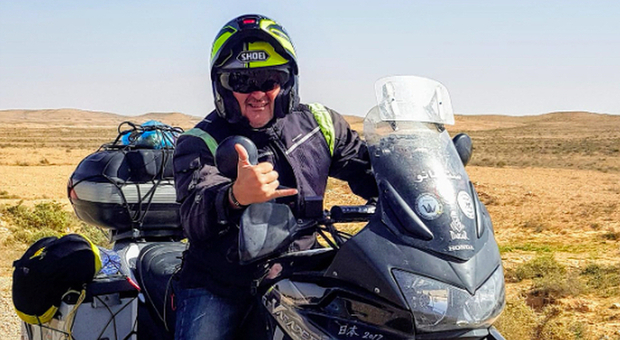 Stefano Pettinari durante un viaggio in moto (foto profilo Facebook)