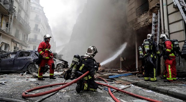Parigi, esplosione in panetteria a Opéra: 3 morti, feriti tre italiani. Grave ragazza appena trasferita