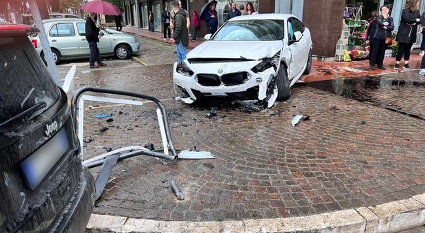 Carambola fra auto, ferita la moglie dell'imprenditore Mucciconi