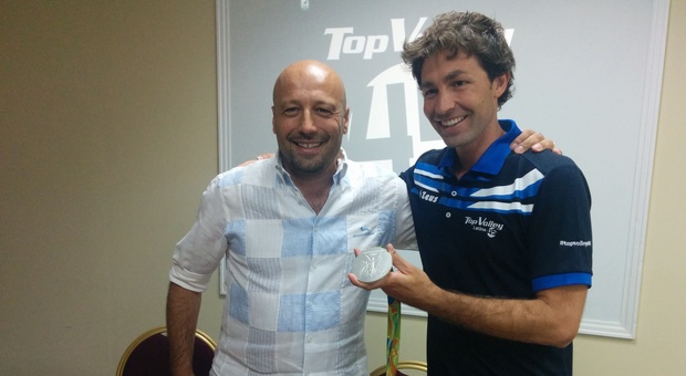 Il presidente della Top Volley Gianrio Falivene con Daniele Sottile medaglia d'argento alle Olimpiadi di Rio