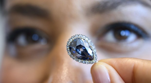 Il diamante “Blu Farnese” venduto per 5,7 milioni: forse è appartenuto alla regina Maria Antonietta