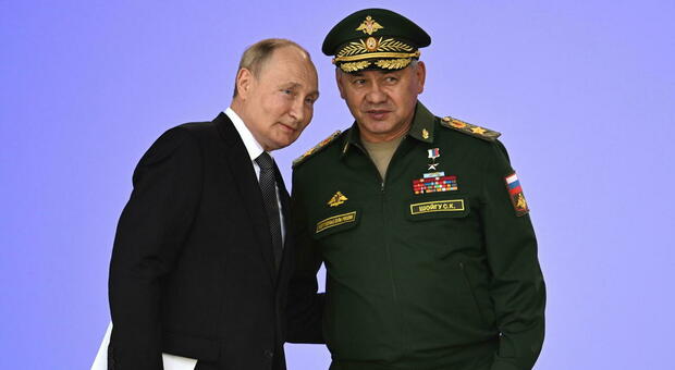 Russia, Shoigu rimosso dalla guida dell'esercito? Intelligence Gb: «Messo in ridicolo dai suoi stessi militari»