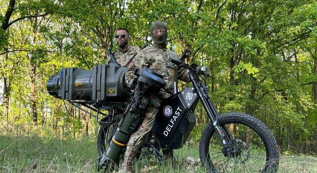 Guerra, Ucraina attacca con le bici elettriche: «In grado di far saltare in aria i carri armati russi»