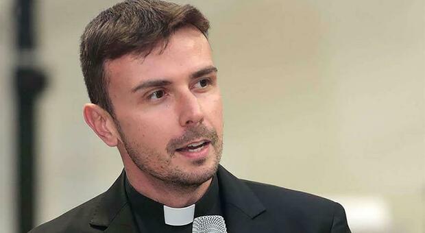 Papa Francesco arruola un teologo dell'Aquila per fare da coach ai 400 giornalisti del Vaticano