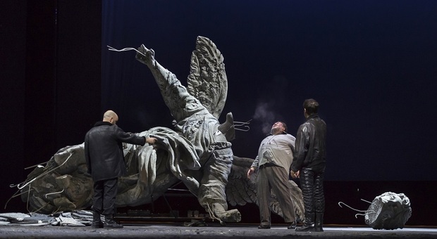 Una scena della Tosca, regia di Edoardo De Angelis, al San carlo di Napoli dal 22 al 29 gennaio