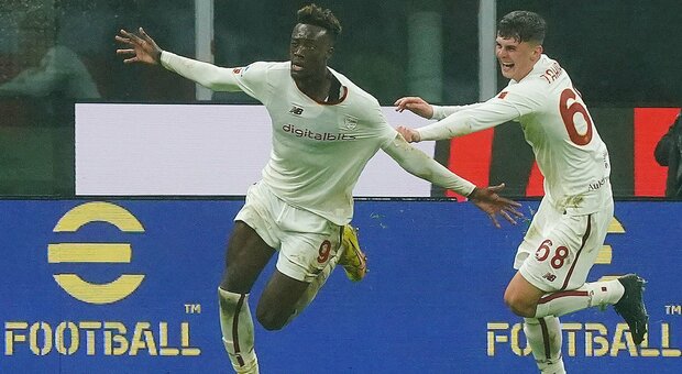 La Roma rimonta il Milan da 2-0 a 2-2: nel finale Ibanez e Abraham regalano un punto a Mourinho