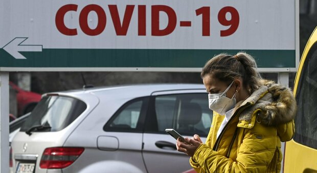 Pandemia Covid, un italiano su 3 «a rischio stress cronico, più colpite le donne». La ricerca degli psichiatri