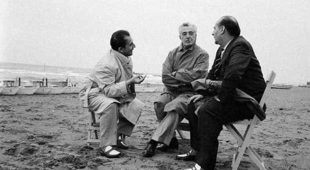 Da sinistra, il produttore Morris Ergas,Vittorio De Sica e Roberto Rossellini a Venezia nel 1959