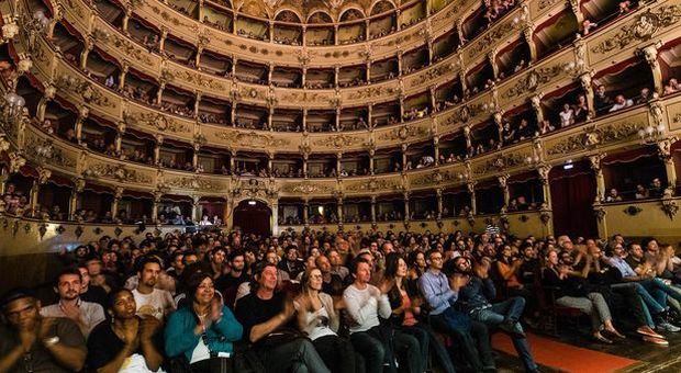 Perugia, riparte la stagione del Morlacchi: la prima il 29 ottobre con Silvio Orlando. Presentazione prima di Natale per festeggiare la fine dei lavori