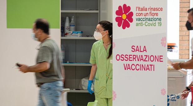Vaccini, da mille medici e infermieri Toscana ricorso al Tar contro l'obbligo. E in Sicilia 49 senza dosi sospesi dall'ordine