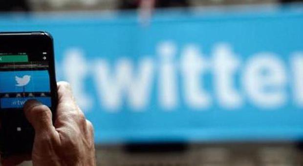 Twitter e politica, quando gli onorevoli “cinguettano”: Grillo primo per follower, Gasparri twitta di più