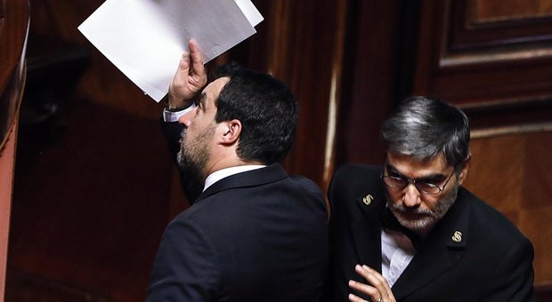Gregoretti, sì del Senato al processo a Salvini. Lui: «Difendere confini era mio dovere»