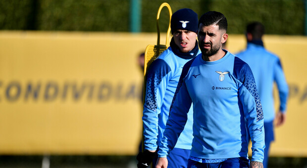 Lazio, tattica difensiva e scarico post Verona per i titolari. Fares si allena in gruppo
