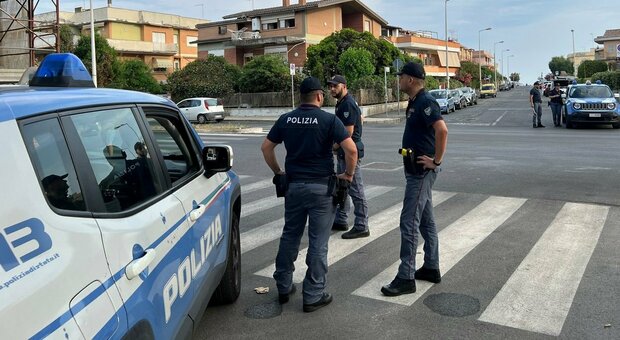 Banda in fuga a Roma, la polizia spara: un ferito. Inseguimento da film