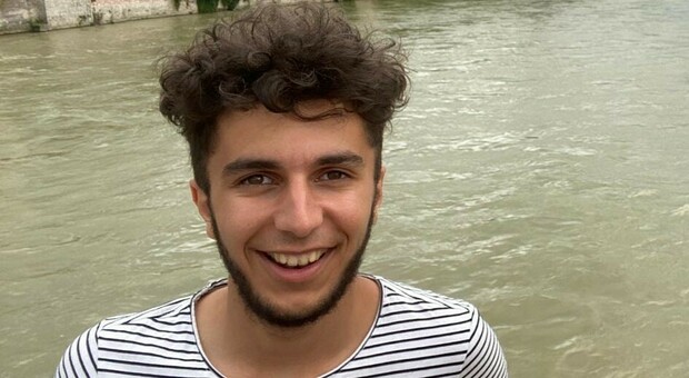 Tenta la traversata del lago, Samuel scompare davanti all amico: disperso a Bracciano un turista olandese di 22 anni
