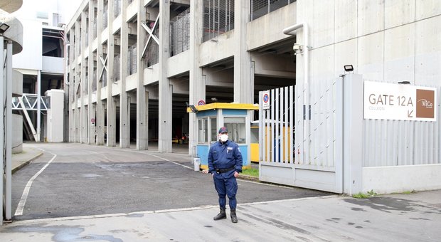 Coronavirus Lombardia, Fontana: «Ospedale in Fiera Milano, lavori accelerano». Ma mancano i respiratori