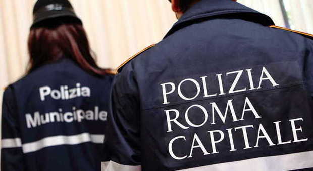 Corruzione a Roma, quattro arresti in Comune tra cui un vigile e due funzionari