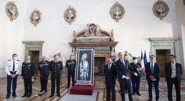 Bataclan, la porta ritrovata in Abruzzo torna alla Francia, Riccardi: «Non siamo rimasti sorpresi dal luogo»