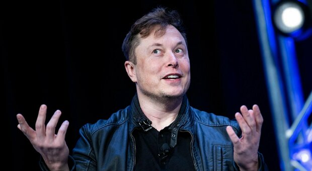 Elon Musk dice no allo smart working: «Lasciate Tesla se non tornare in ufficio per almeno 40 ore»