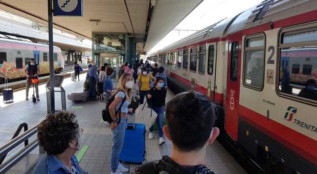 Pescara, ruba un bagaglio alla Stazione Fs: scatta la denuncia