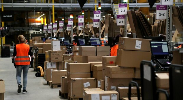 Amazon, pressing del governo per il rinvio del Black Friday. Ok anche dalle associazioni dei commercianti