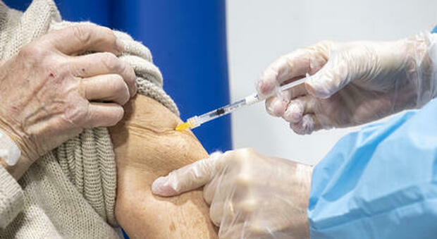 Vaccino, da marzo nel Lazio si potrà fare dal medico. Ma ogni dottore avrà appena 20 dosi
