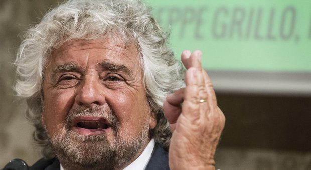 Referendum, Grillo insulta Renzi: «Ha paura come una scrofa ferita». Il premier: leggete il quesito