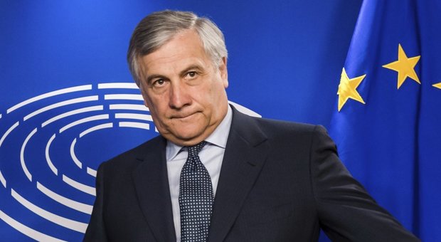 Tajani: «Basta ai senza regole delle Ong. Accettino a bordo il personale Frontex»