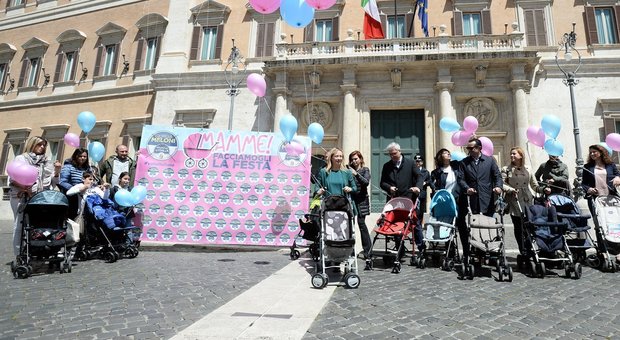 Da Salvini alla Carfagna, quanto piace ai politici la festa della mamma