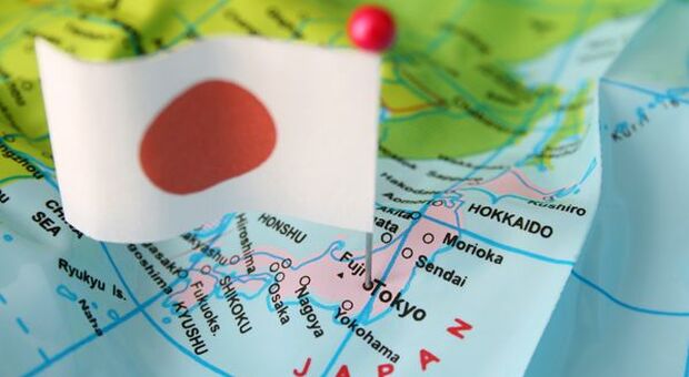Bank of Japan conferma politica espansiva, alza stime inflazione