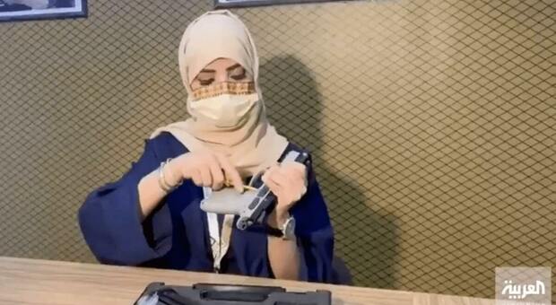 Arabia, donne con la pistola: «Così sapremo difenderci»
