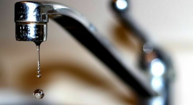 Siccità e carenza idrica, Aps scrive ai Comuni: «Ordinanze per contrastare l’utilizzo improprio dell’acqua»