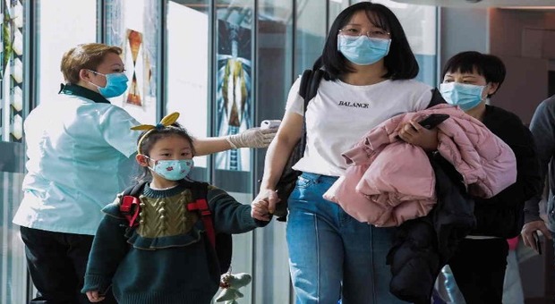 Coronavirus, Xi Jinping: «Situazione grave». Cordone sanitario esteso a 18 città, americani via da Wuhan