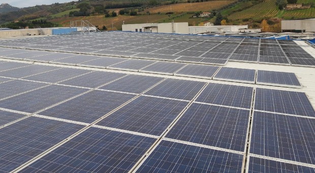 Bollette, il boom del fotovoltaico: via libera a mille impianti al mese nel Lazio