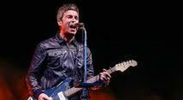 Covid, l'ex Oasis Noel Gallagher: «Non indosso la mascherina, ci negano troppe libertà»